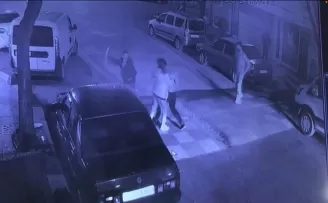 Kız meselesi kavgasında arkadaşını gözünden bıçakladı