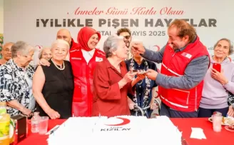 Kızılay’dan Anneler Günü’ne özel kutlama