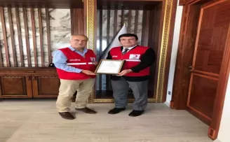 Kızılay’dan Nail Anlar’a gümüş madalya

