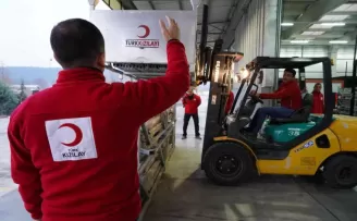 Kızılay’dan Ukrayna’ya çadır ve battaniye yardımı
