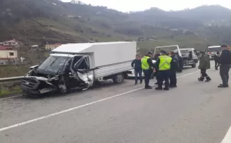 Kızının cenaze namazına giderken kaza yaptı: 4 yaralı
