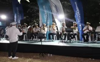 Kocaeli Büyükşehir Bandosu Körfez sahilini inletti