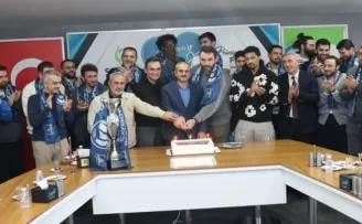 Kocaeli’de Başkan Çiftçi, şampiyon kadroyla bir araya geldi