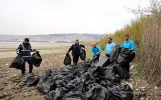 Kocaeli’de ekipler 50 torba atığı doğadan uzaklaştırdı