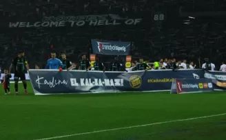 Kocaeli Stadyumu’nda futbolcular kadına şiddete karşı birleşti