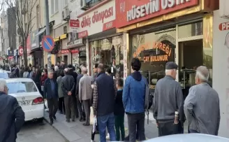 Kolonya dükkanlarında korona virüsü yoğunluğu
