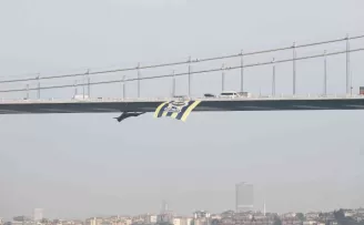 Köprülere Fenerbahçe bayrakları asıldı

