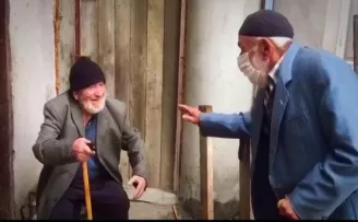 Korona’dan sonra böyle oldu dedelerin bayramlaşması
