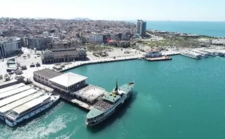 Korona nedeniyle boş kalan Kadıköy Meydanı havadan görüntülendi
