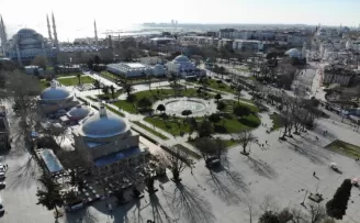 Korona virüs nedeniyle boş kalan Sultanahmet Meydanı havadan görüntülendi
