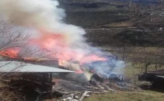 Köy evi yangında kullanılamaz hale geldi