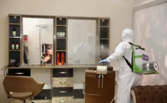 Küçükçekmece’de berber ve kuaförler dezenfekte edildi
