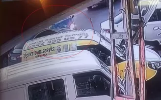 Küçükçekmece’de feci kaza kamerada: 1 yaralı
