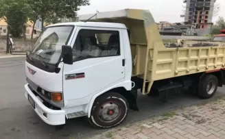 Küçükçekmece’de kamyonet hırsızlığı kamerada
