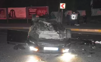 Küçükçekmece’de otomobil takla attı: 1’i ağır 6 kişi yaralandı
