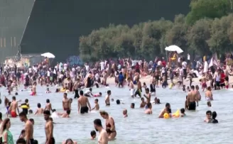 Küçükçekmece Menekşe Plajı’nda ‘bayram’ yoğunluğu
