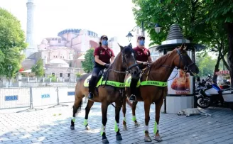 Kurban Bayramı’nda Ayasofya’da atlı polislerle denetim
