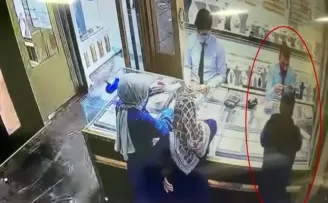 Kuyumcuya ikinci kez sahte altın bozdurmaya gelen şüpheli yakayı ele verdi
