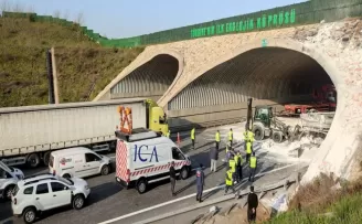 Kuzey Marmara Otoyolu’nda tır devrildi
