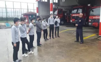 Lise öğrencileri itfaiyeyi yerinde tanıdı
