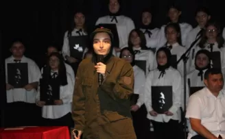 Liseli öğrencilerden duygulandıran 10 Kasım gösterisi
