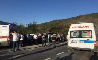 Maden işçilerini taşıyan otobüs devrildi: 1 ölü, 16 yaralı
