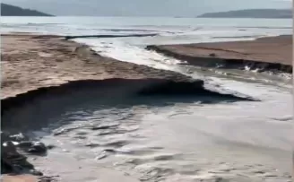 Maden işletmesineait atık su havuzunun patlaması köylüyü endişelendirdi
