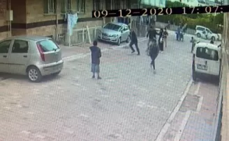 Mahallede top oynayan çocuklara sinirlenen adam dehşet saçtı
