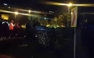 Maltepe’de süratli otomobil yol kenarına fırlayıp takla attı: 4 yaralı
