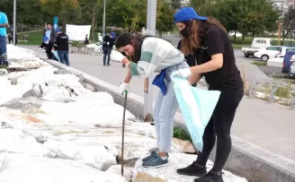 Maltepe sahilinde temizlik operasyonu
