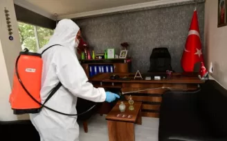 Mamak Belediyesi iş yerlerini dezenfekte ediyor
