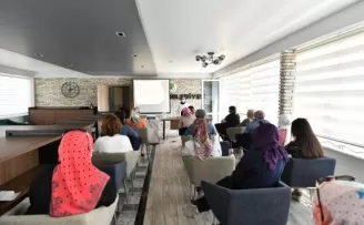 Mamaklı kadınlara e-ticaret eğitimi

