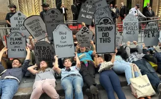 Manhattan’da ’Milyarder Galasına’ protesto şoku!