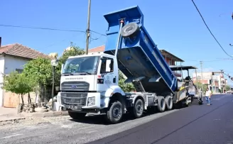 Manisa Ahmetli’de yollara sıcak asfalt
