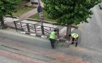 Manisa’da 17 ilçede yağmur suyu ızgaralarına düzenli bakım
