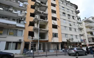 Manisa Şehzadeler’de riskli bina için harekete geçildi