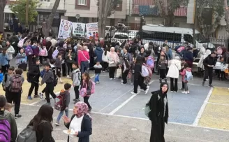 Manisa Yunusemre’de Üzümcüler İlkokulu’nda kermes