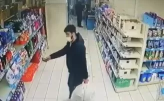 Markette unutulan cüzdanın içini boşaltıp geri getirdi
