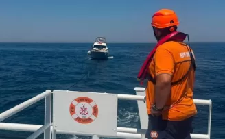 Marmara Adası açıklarında arızalanan tekne kurtarıldı