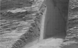 Mars'ta gizemli kapı