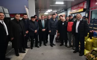 Memduh Büyükkılıç’tan Kayseri hal esnafına sabah ziyareti
