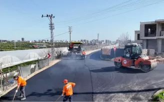 Mersin Büyükşehir’den Mezitli’de sıcak asfalt atağı