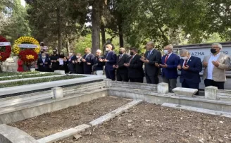 Metin Oktay kabri başında anıldı
