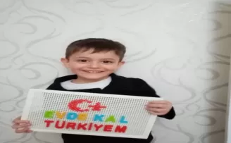 Minik öğrencilerden büyüklere ‘‘Evinde Kal’’ mesajı
