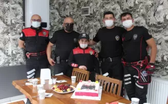 Minik Rana’ya polis ağabeylerinden sürpriz doğum günü
