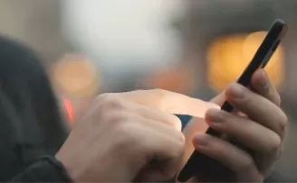 Mobil internet kullanımı artıyor... 4 saat 4 dakika cepte ve netteyiz!