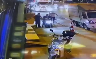 Motosikletli uyuşturucu torbacısı polise böyle yakalandı

