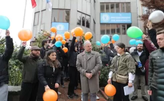 Mudanya’da gençlerden tutuklu öğrencilere ’balonlu’ destek