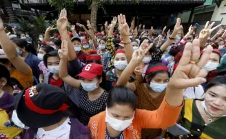 Myanmar'da halk darbeye karşı sokaklarda