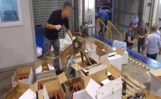 Nar ekşisi dolu konteynerde 1 milyon 200 bin adet uyuşturucu hap yakalandı
